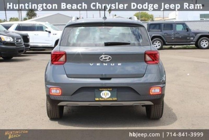 2025 Hyundai Venue SELImage 4