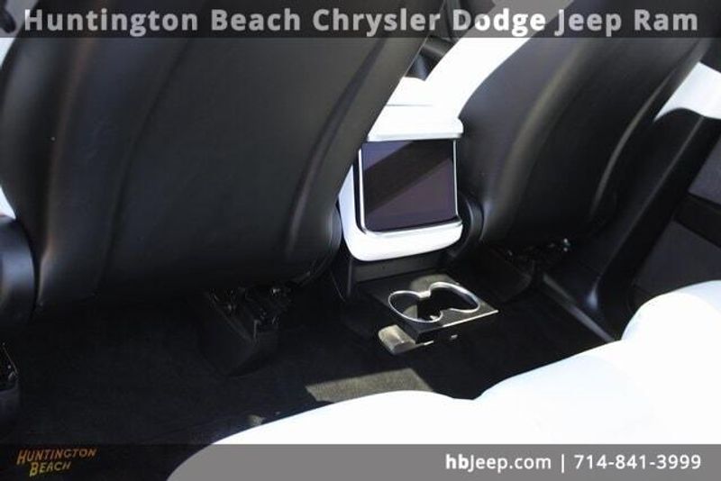 2022 Tesla Model X BaseImage 31
