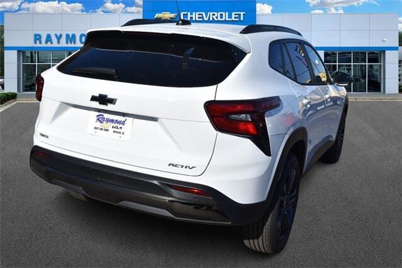 2025 Chevrolet Trax ActivImage 3