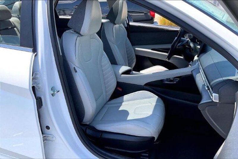 Used 2024 Hyundai Elantra LimitedImage 6