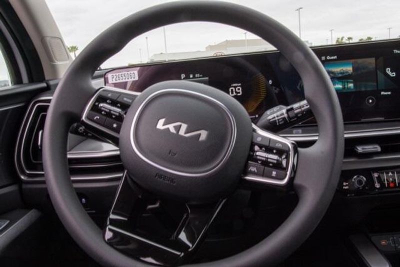 2025 Kia Sorento LXImage 13
