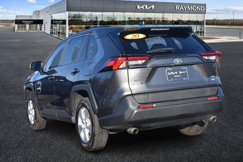 Used 2020 Toyota RAV4 XLEImage 5