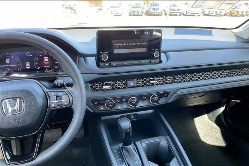 Used 2025 Honda Accord Sedan SEImage 5