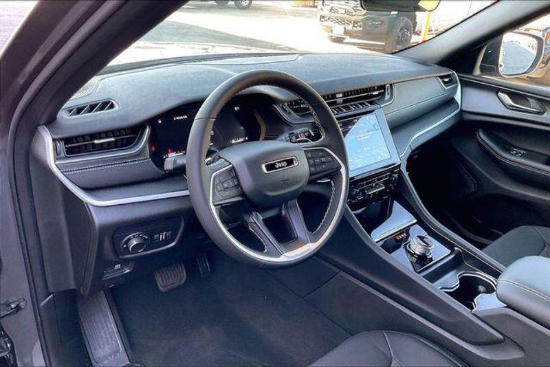 New 2025 Jeep Grand Cherokee Laredo X 4x4Image 6