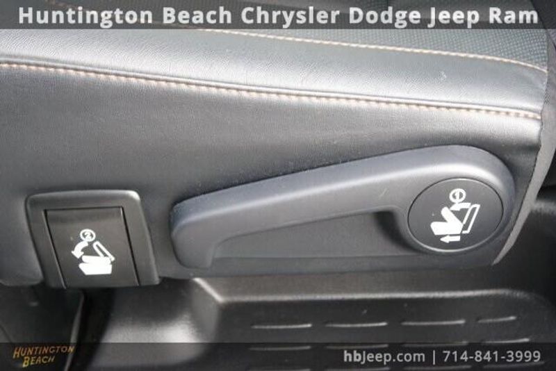 2016 Toyota Highlander LimitedImage 40