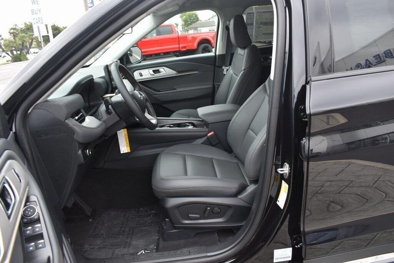 New 2025 Ford Explorer ActiveImage 14