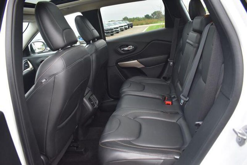 Used 2018 Jeep Cherokee LimitedImage 17