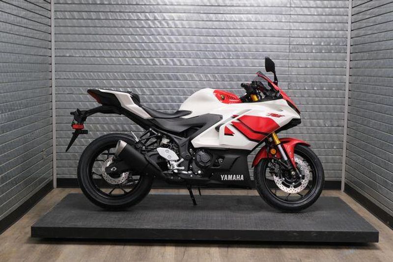 NEW 2026 YAMAHA YZFR3 ABS 70TH ANNIVERSARY EDITION Image 2