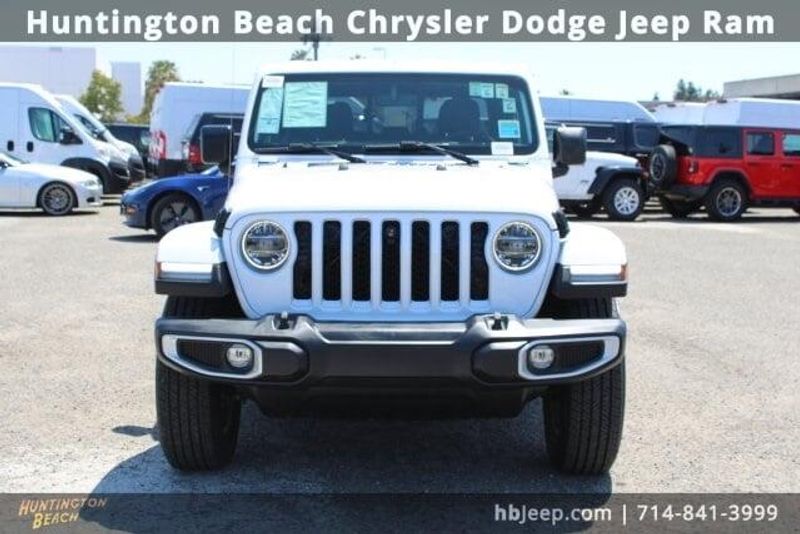 2022 Jeep Gladiator OverlandImage 2