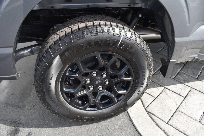 2025 Ford F-150 STXImage 4