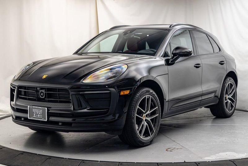 2024 Porsche Macan BaseImage 1