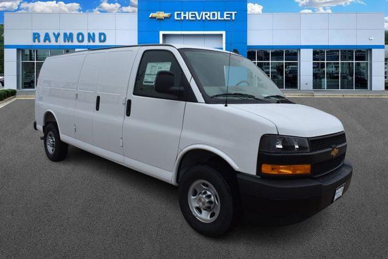 New 2025 Chevrolet Express 2500 Work VanImage 11