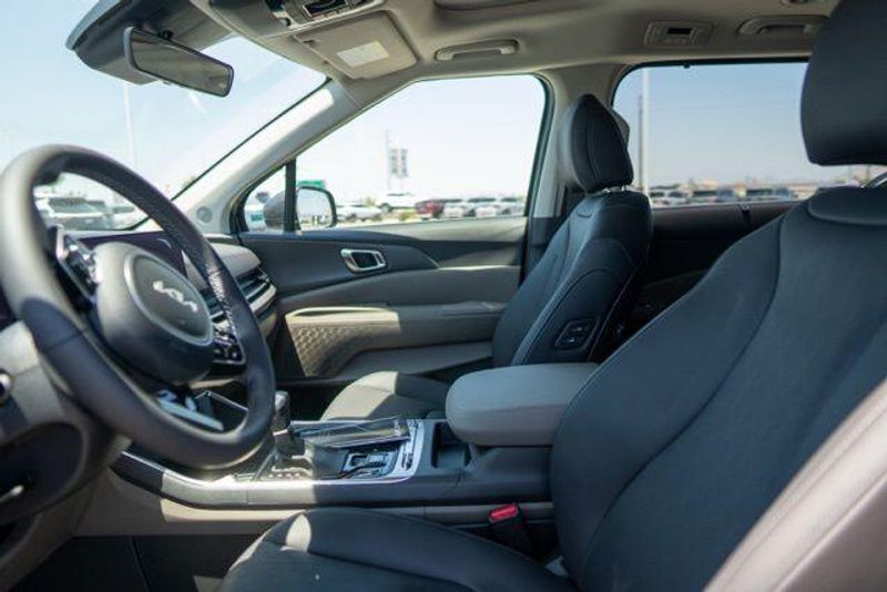 New 2026 Kia Carnival SXImage 10