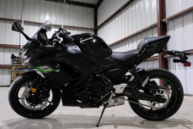 2025 KAWASAKI NINJA 650 METALLIC SPARK BLACK AND METALLIC FLAT SPARK BLACK 