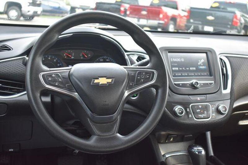 Used 2018 Chevrolet Malibu LTImage 19