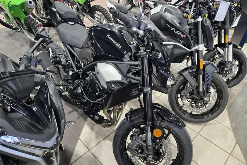 2025 KAWASAKI Z900 ABS METALLIC SPARK BLACK 