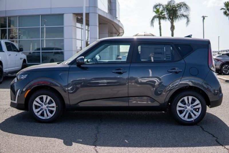New 2025 Kia Soul LXImage 4