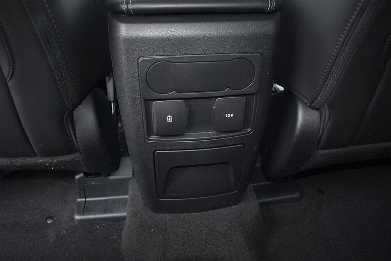 Used 2023 Ford Explorer XLTImage 10