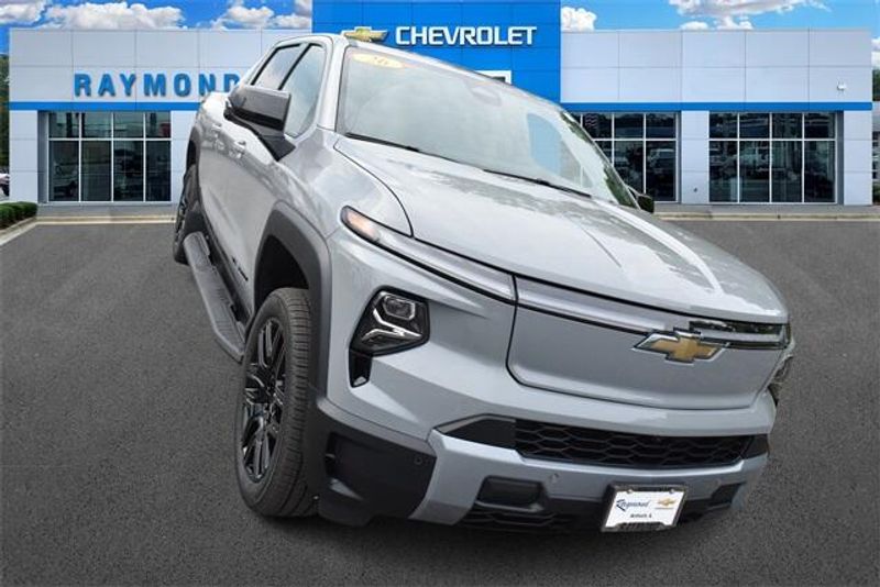 New 2026 Chevrolet Silverado EV LTImage 9