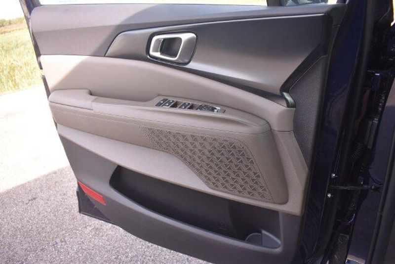 New 2027 Kia Carnival LXSImage 33