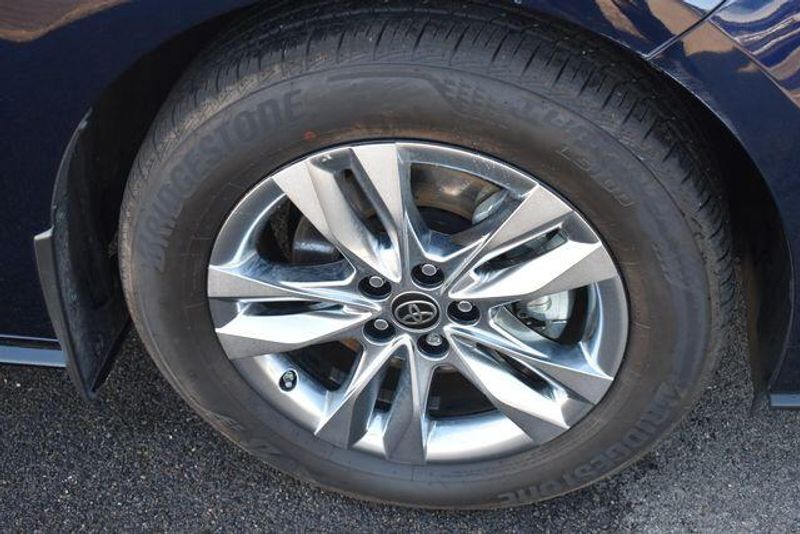 Used 2023 Toyota Sienna LimitedImage 11