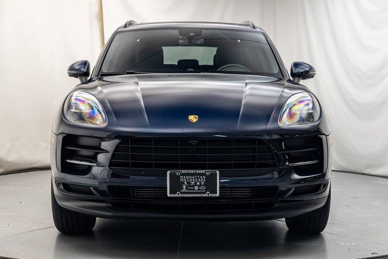 2021 Porsche Macan BaseImage 8