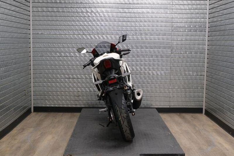 NEW 2026 YAMAHA YZFR3 ABS 70TH ANNIVERSARY EDITION Image 4