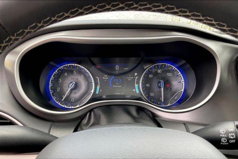 Used 2023 Chrysler Pacifica Touring LImage 20