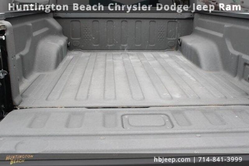 2022 Jeep Gladiator OverlandImage 13