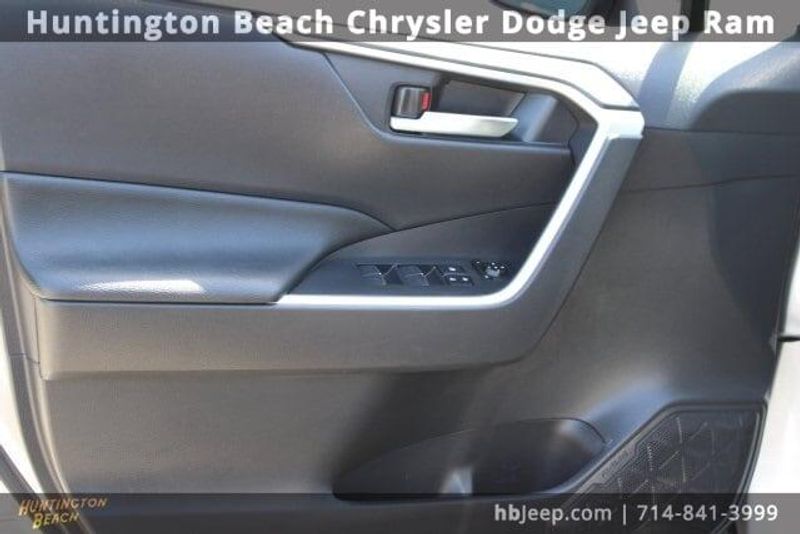 2022 Toyota RAV4 Hybrid SEImage 10