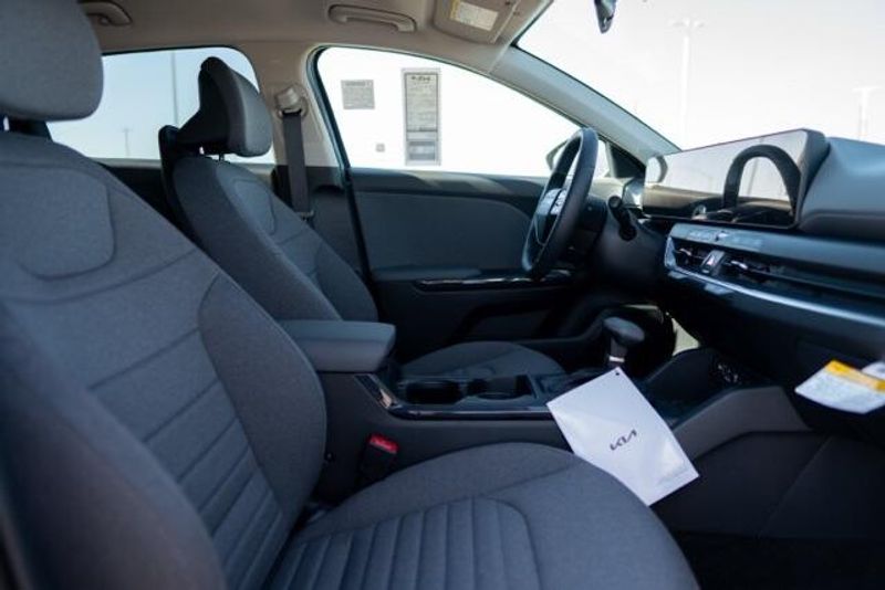 New 2025 Kia K4 EXImage 12
