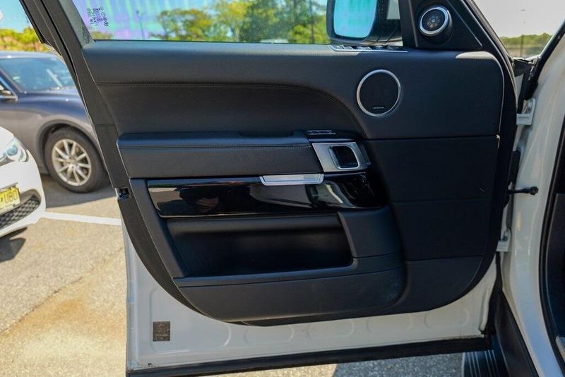 2016 Land Rover Range Rover SuperCharged photo 11