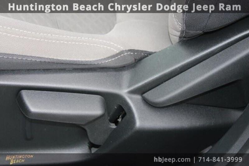 2022 Ford Escape SE HybridImage 32