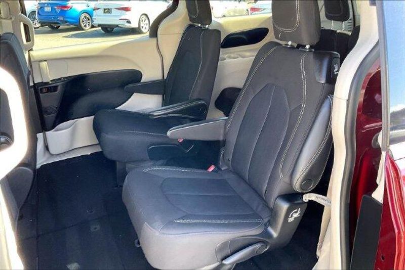 Used 2023 Chrysler Voyager LXImage 25