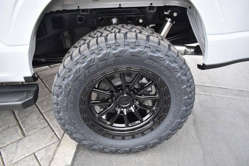 New 2025 Ford F-150 LariatImage 11
