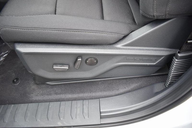 New 2025 Ford F-150 XLTImage 14