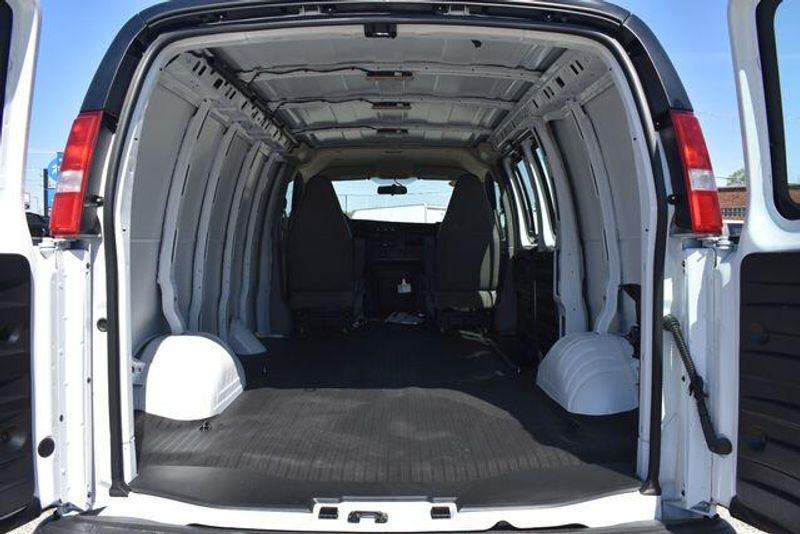 New 2025 Chevrolet Express 3500 Work VanImage 17