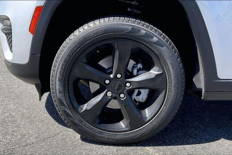 Used 2023 Jeep Grand Cherokee LimitedImage 8