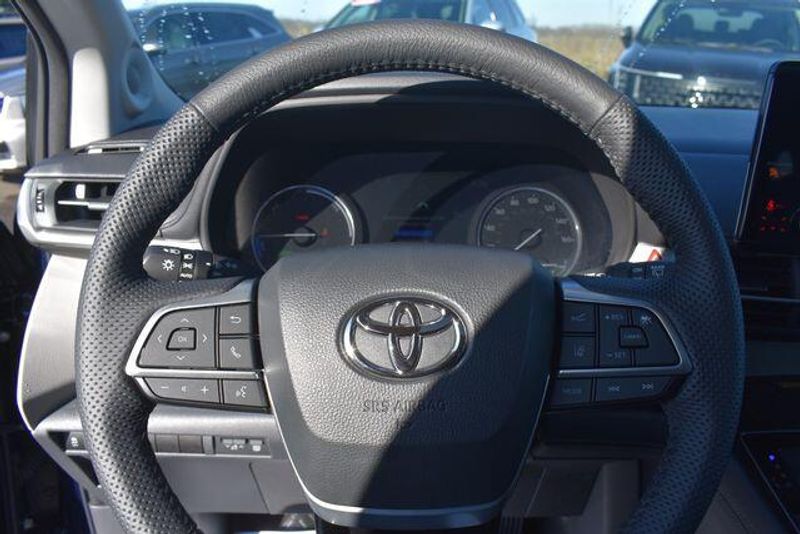 Used 2023 Toyota Sienna LimitedImage 41