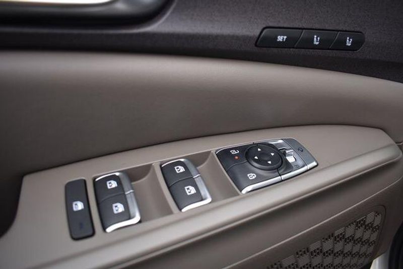 New 2026 Kia Carnival Hybrid EXImage 23