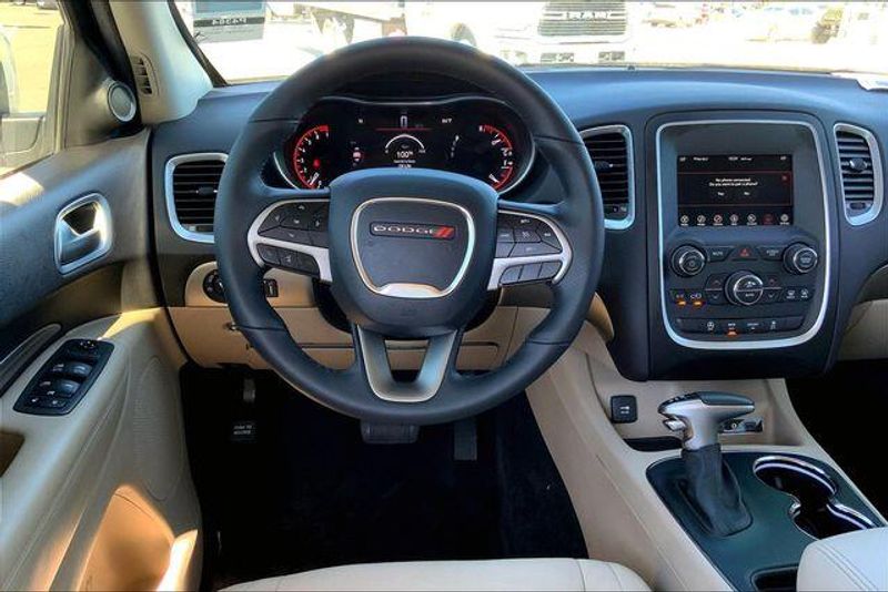 Used 2019 Dodge Durango SXTImage 4
