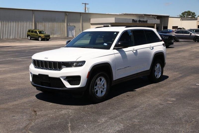 2024 Jeep Grand Cherokee LaredoImage 1
