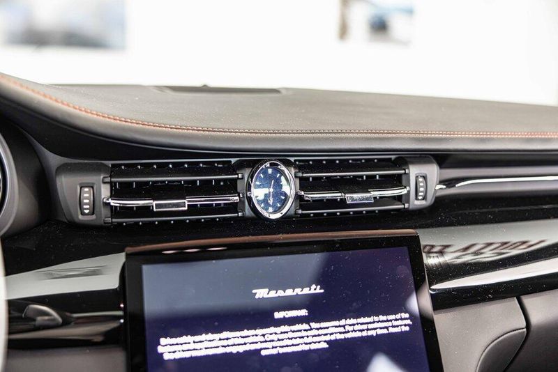2023 Maserati Quattroporte Modena Q4 photo 24
