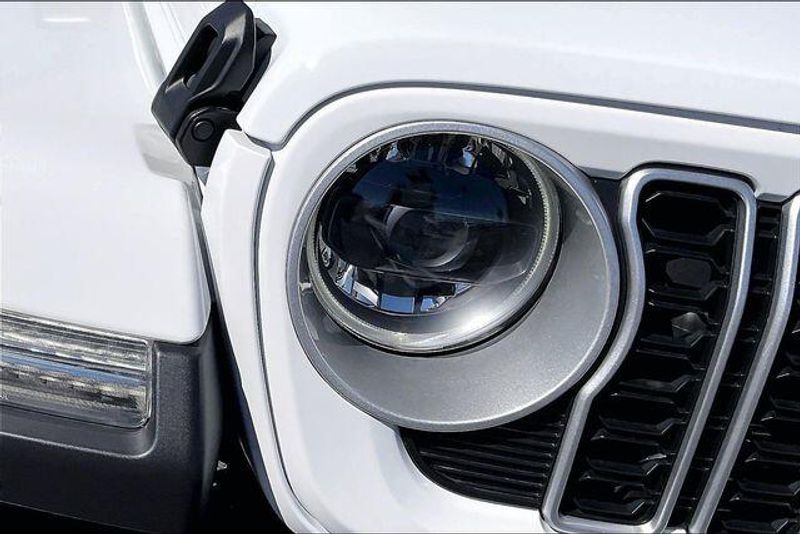 New 2025 Jeep Wrangler 4-door SaharaImage 11