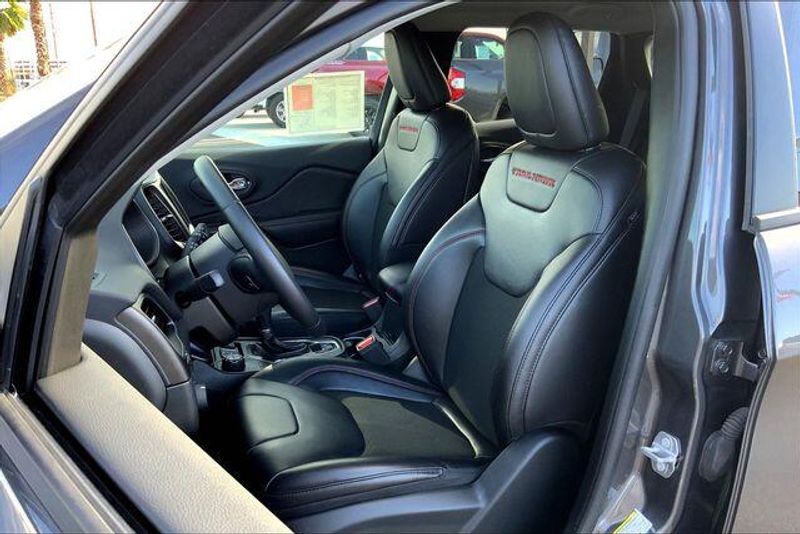 Used 2019 Jeep Cherokee TrailhawkImage 24