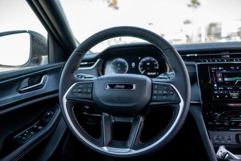 2025 Jeep Grand Cherokee L Altitude XImage 15