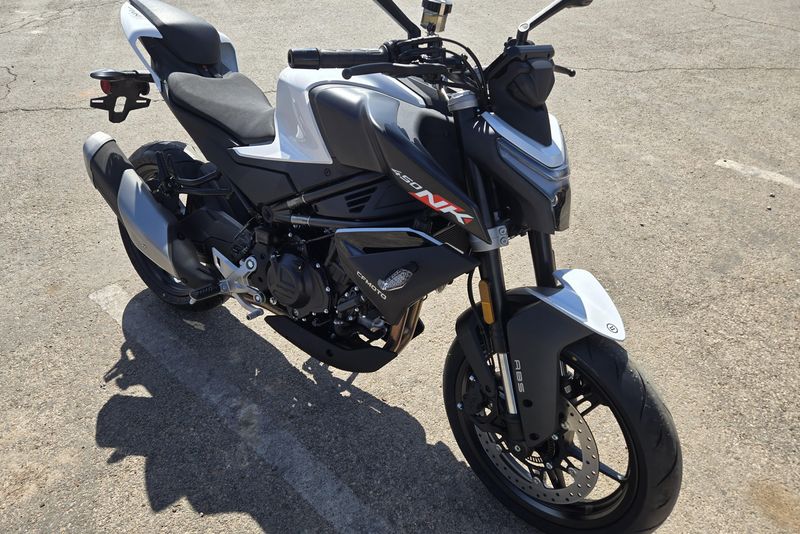 2025 CFMOTO 450NK NEBULA WHITE 