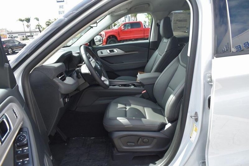 New 2025 Ford Explorer ActiveImage 14