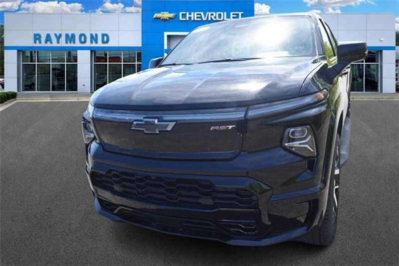 2024 Chevrolet Silverado EV RSTImage 7