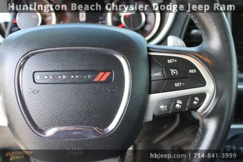2015 Dodge Challenger SXTImage 20